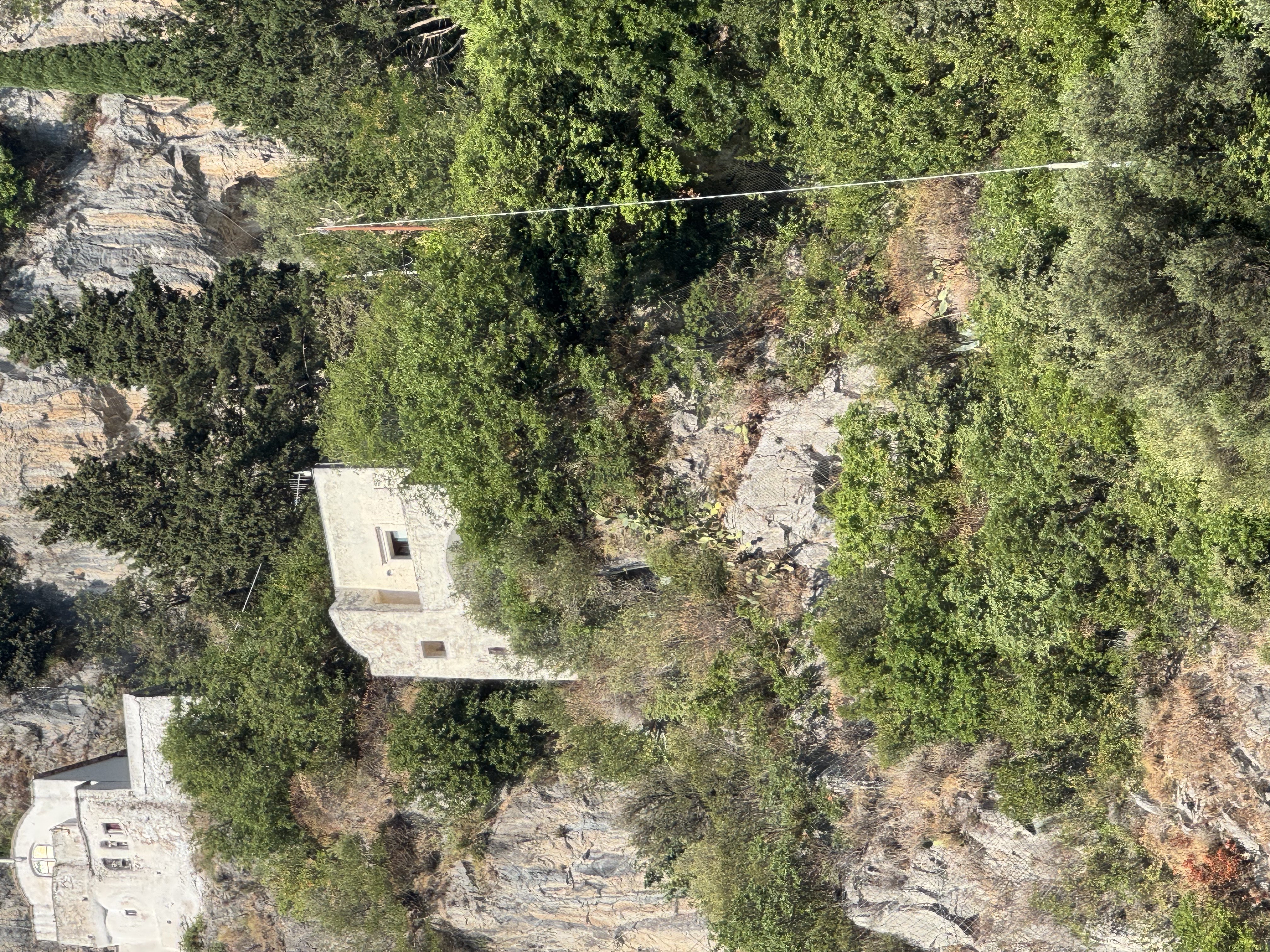 Casa Masaniello in lontananza