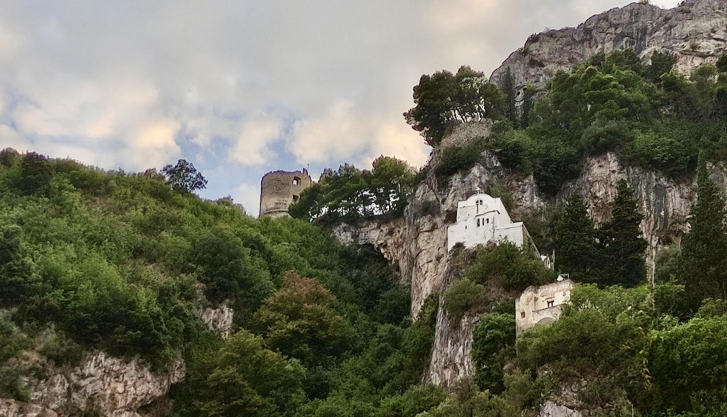 Veduta dei tre poli: torre, santuario e mare dalla Casa Masaniello